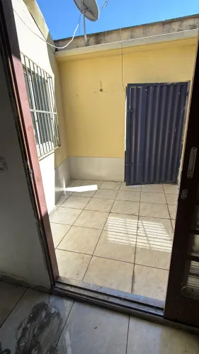 Barracão de 2/4 com garagem 