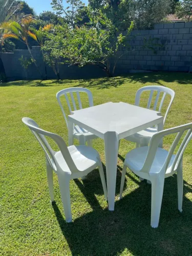 Mesa com 4 cadeiras