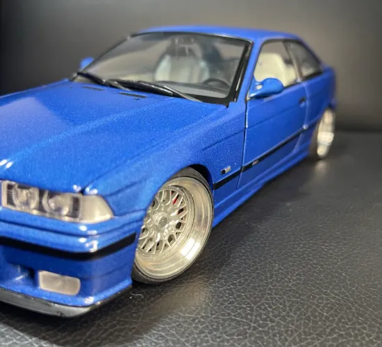 Miniatura BMW M3 marca UT Models 1:18