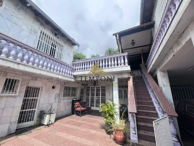 Maravilhosa casa com duas entradas no Bairro Concórdia