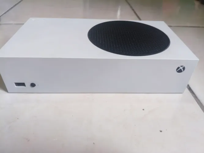 Xbox série S (02 controles)