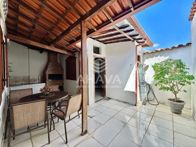 Casa com 3 Quartos sendo 1 Suíte à Venda, 95m², 2 Vagas, Bairro Santa Amélia, próximo a Av
