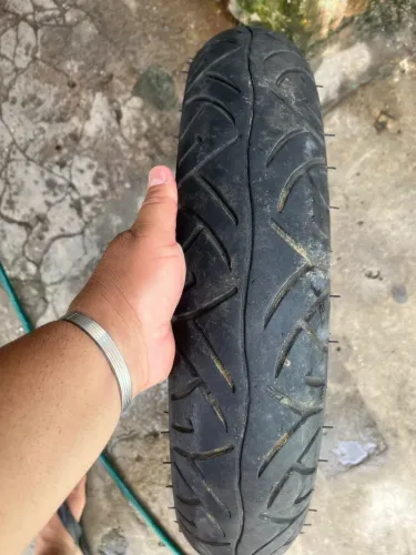 Pneu dianteiro para cb300 tamanho 110-70-17 usado remold
