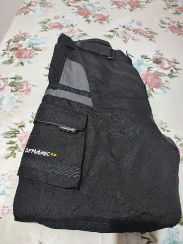 Calça de motoqueiro 
