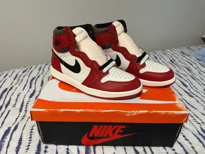 Nike Air Jordan 1 High Chicago Lost and Found