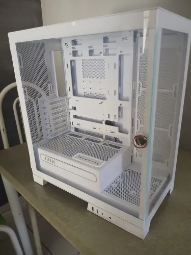Gabinete gamer pouter 4