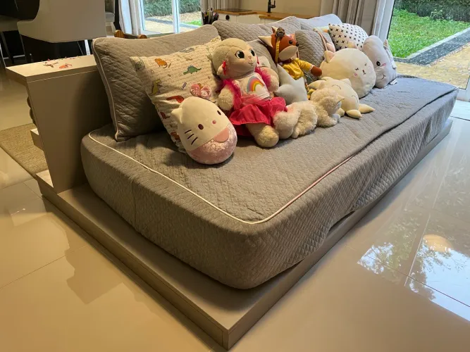 Sofá montessoriano infantil com