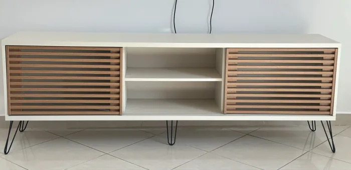 Rack para TV 1,78m Ripado Madeira