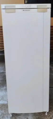 Geladeira. Continental. Degelo seco. 240L. 220v