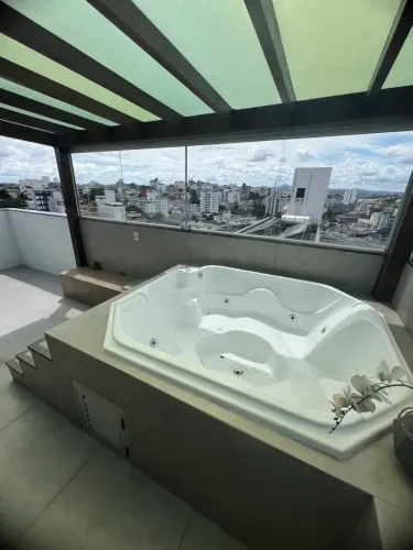 Apartamento para venda tem 170 metros quadrados com 4 quartos