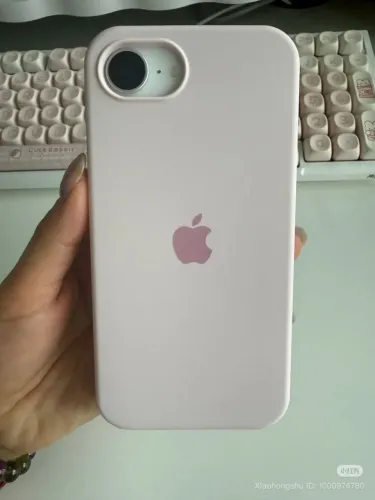 iPhone 16e.