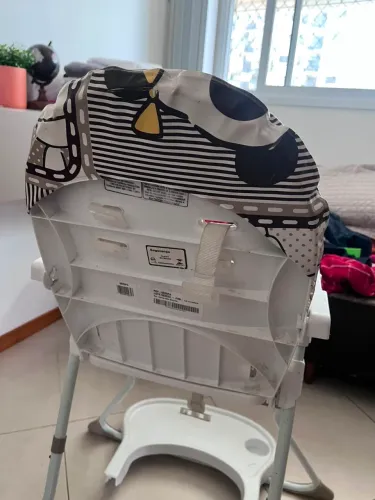 Cadeira de alimentação para bb Galzerano muito nova