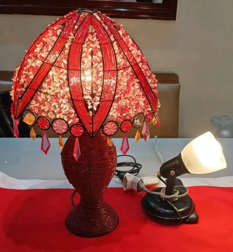 ABAJUR ANTIGO E LUMINÁRIA PENDENTE