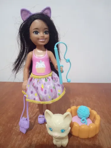 Barbie Chelsea com Pets e acessórios, linda para brincadeira dos pequenos e colecionadores