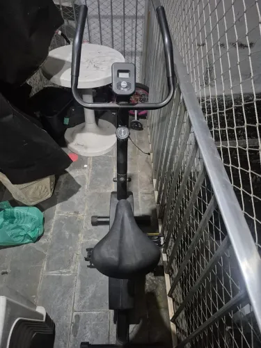 Bicicleta ercomedrica semi nova