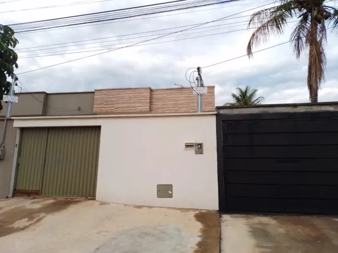 Alugo casa em Trindade próximo à Igreja Católica