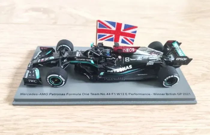 Miniatura Formula 1 Mercedes W12 Lewis Hamilton Winner British GP 2021 Spark 