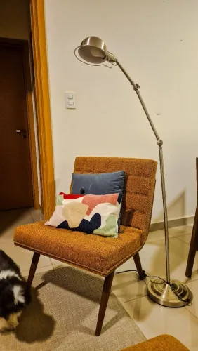 Luminária de Chão Articulada (Coluna) + Lâmpada Inteligente Positivo Wi-Fi