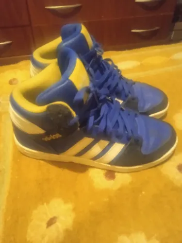 Tênis Adidas