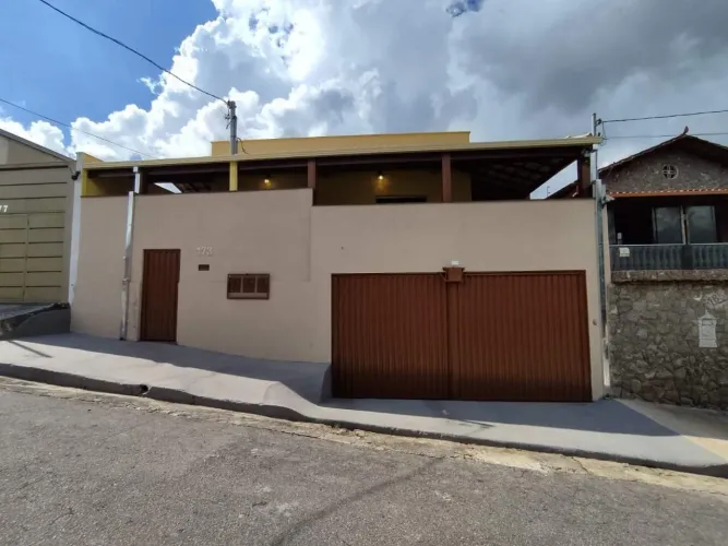 Excelente casa de 03 quartos para locação e venda no bairro Diamante