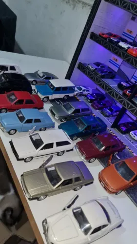 Carros de Metal com Fricção - Diversos