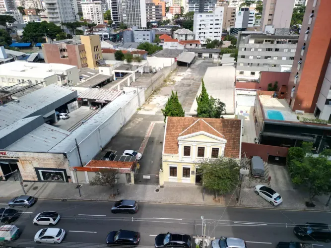 Imóvel comercial à venda no Centro de Curitiba com 3.000m²
