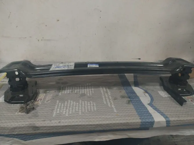 Travessa dianteira da Strada 2023