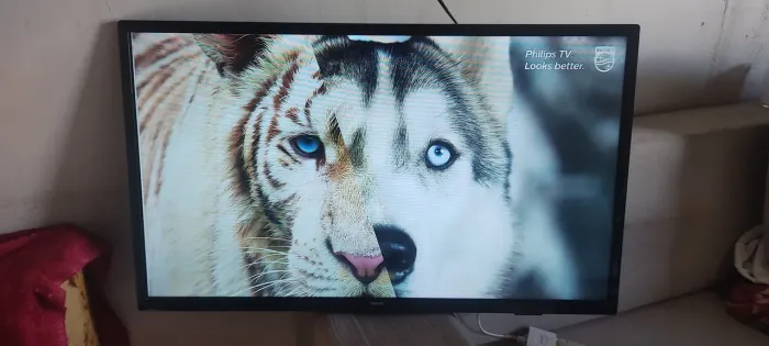 Vendo uma tv 32 polegada tá sem o controle fora isso tá toda boa.