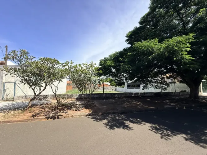 Terreno Padrão em Maringá
