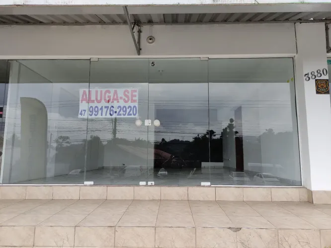 Alugo Sala comercial 40 m na Rua Itajaí número 3880,próx SESI em Blumenau