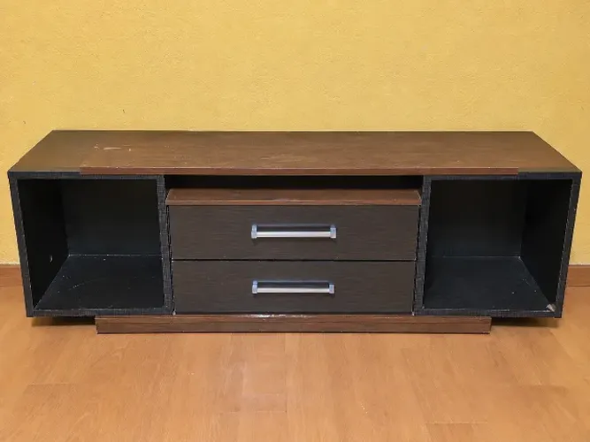 rack para tv de madeira com 2 gavetas