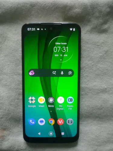 Vendo Moto G7 - 64 GB Armazenamento e 4 GB Memória RAM. Aro Cromado .