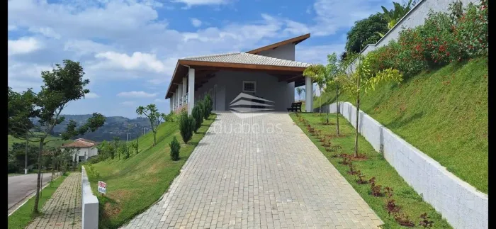 Casa em terreno de 1000 m² condomínio Fechado.