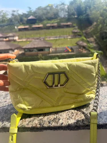 Bolsa em couro verde-limão Arezzo