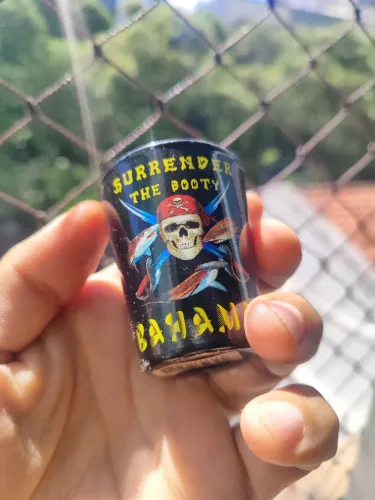 copinho shot pirata lembrança de bahamas !