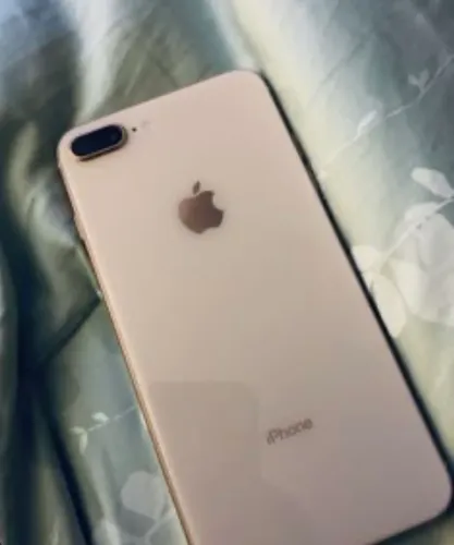 IPHONE 8 PLUS bem conservado 
