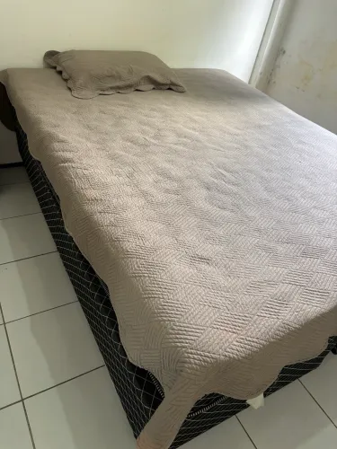 CAMA QUEEN SIZE USADA (SE COMPRAR VAI UMA ESCRIVANINHA DE BRINDE)