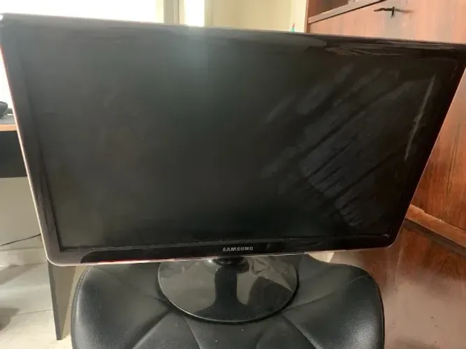 Monitor Samsung 23 Polegadas - Com defeito (liga, mas nao mostra imagem colorida)