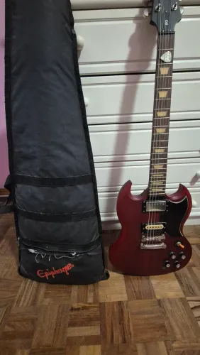 Guitarra Epiphone SG G400 + Capa Soft Case Epiphone Original e Amplificador Peavey Vypyr