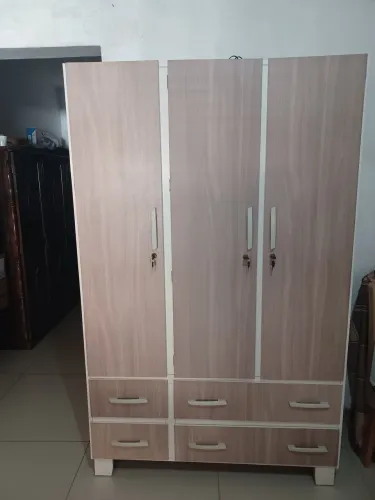 GUARDA ROUPA SEMINOVO