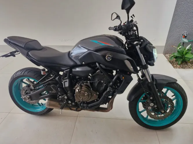 Yamaha MT07 2024 cinza