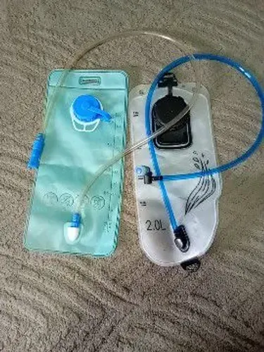 Vendo 2 refil de água de hidratação novo