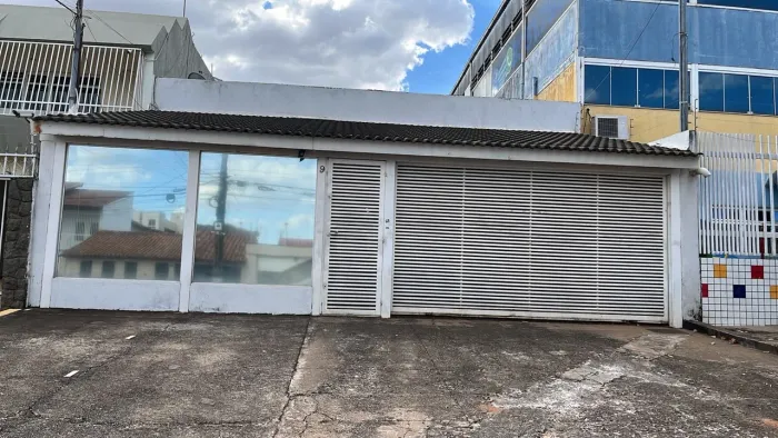 Aluga-se casa na qnb 10