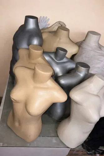 Vendo manequins, cruzetas, suporte pra sapato, suporte pra chapéu e muito mais