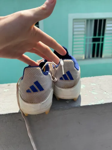Chuteira adidas f50