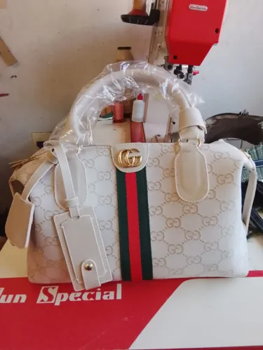 Bolsa Gucci Supreme Monograma Em Couro Clássica Faixa Verde/Vermelha - Confecção Luxo