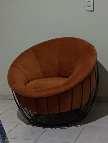Poltrona Veludo Base de Ferro