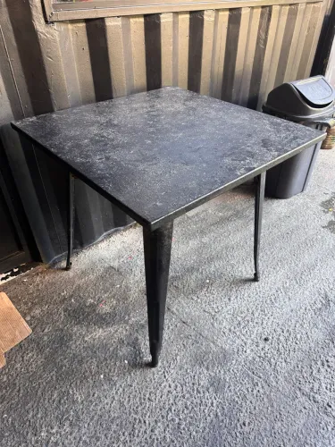 Mesa quadrada em ferro 80x80cm