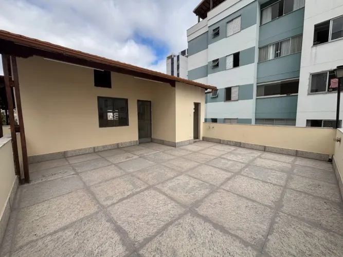 CASA COMERCIAL PARA LOCAÇÃO NO BAIRRO PRADO 4 QUARTOS 3 SUÍTES 1 SEMI 5 VAGAS