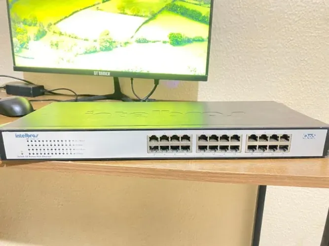 Switch Intelbras 24 Portas FastEthernet 10/100 (SF2400 QR+)